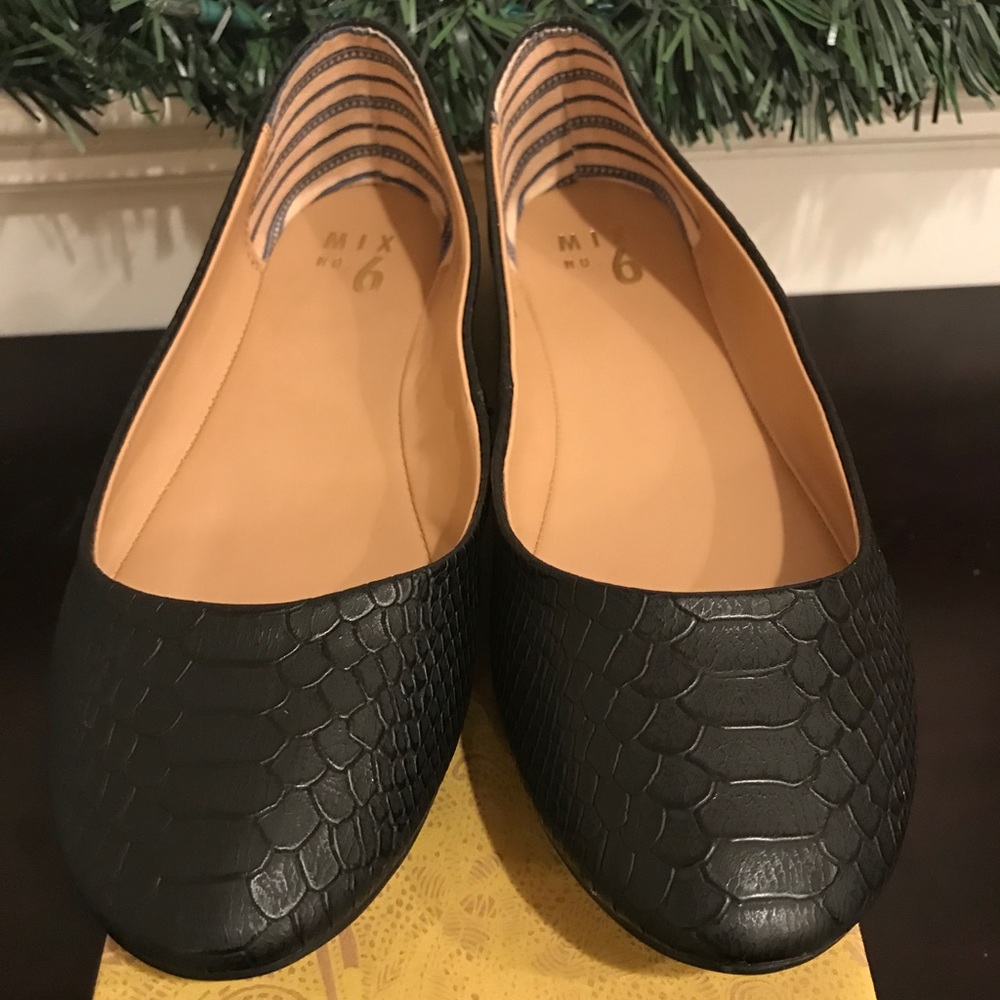 Flat black shoes like new